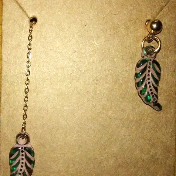 Leaf Threader Earrings - Picture 3 of 3